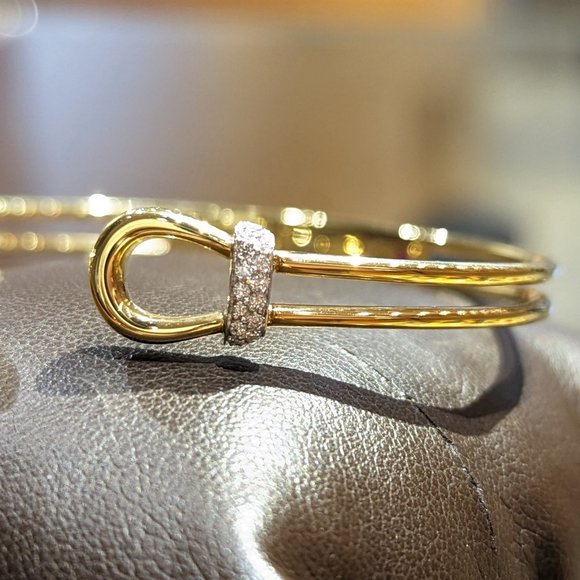 Roberto Coin 18K Yellow & White Gold Classique Parisienne Cheval Diamond Bangle - Picture 4 of 6